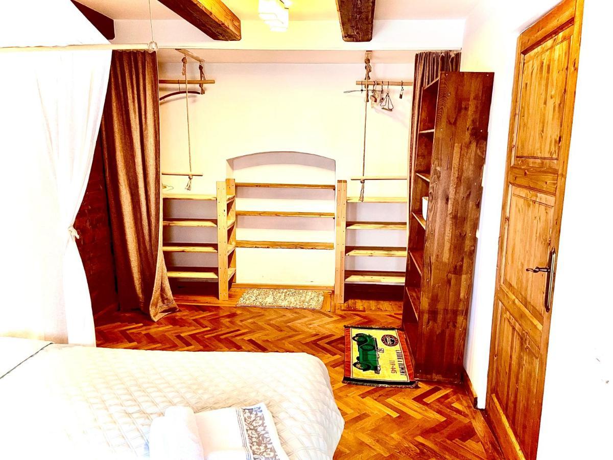 דירות בראשוב Apartament Rustic In Centrul Istoric מראה חיצוני תמונה
